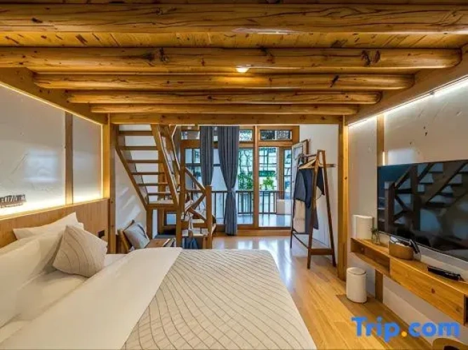 Deluxe Family Duplex Suite