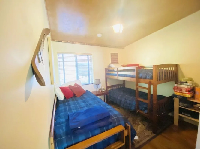 The Roca Getaway 2 Bedroom Cabin by Redawning
