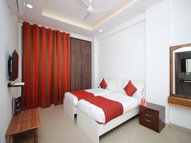 OYO 9915 Petals Inn