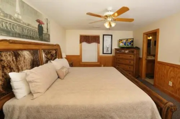 Wildwood Falls 4 3 Br cabin by RedAwning