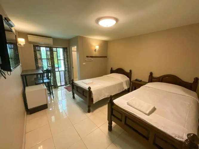 Standard Twin room with balcony