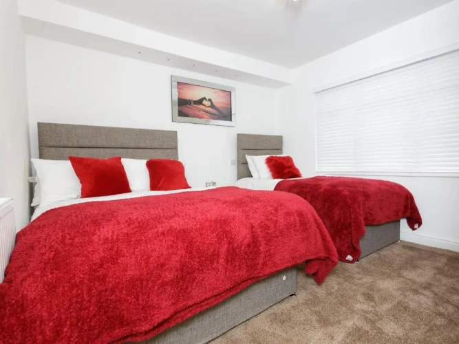 3 Bedrooms Apartment
