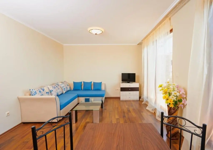 1 Bedroom Apartment with balcony