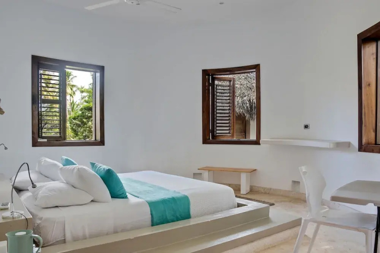 Beachfront Oasis Pool Chef Hskp Sleeps 22