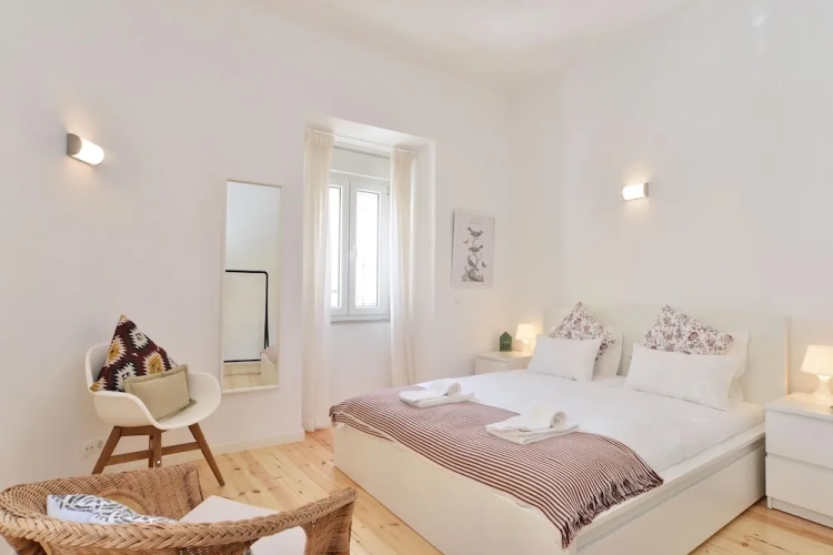 2 Bedrooms Apartment