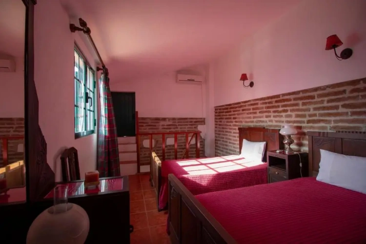 4 Bedrooms Cottage