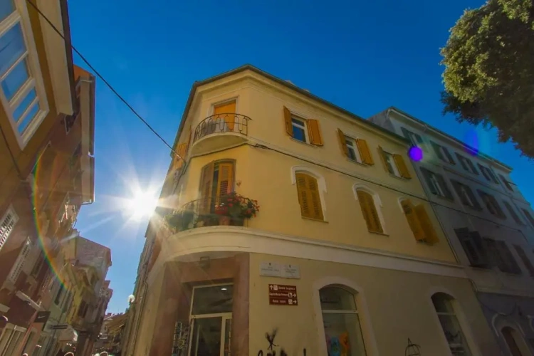 3 Bedrooms Apartment with view