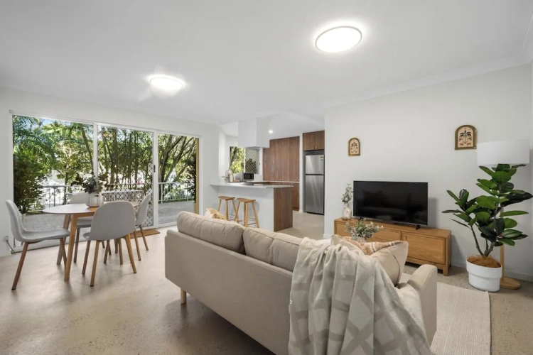 2 Bedrooms Apartment with pool view