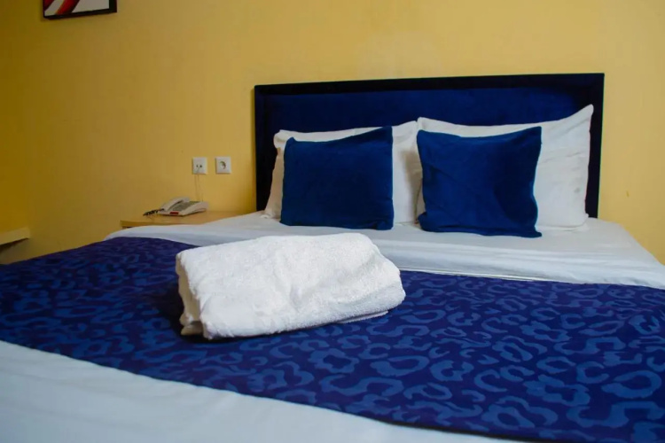 Hotel 3 J