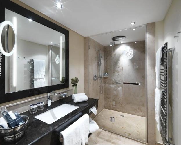 2 Bedrooms Deluxe Double room with balcony and with mountain view