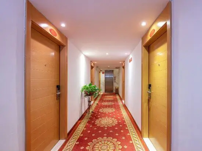 Red Lantern Traders Hotel