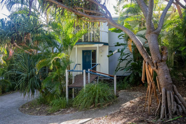 Surf Gums + Sleeps 8 + Pet Friendly + Ocean Views