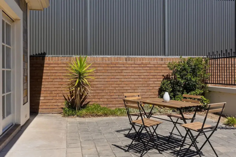 Quiet 2-bed Retreat With Private Courtyard
