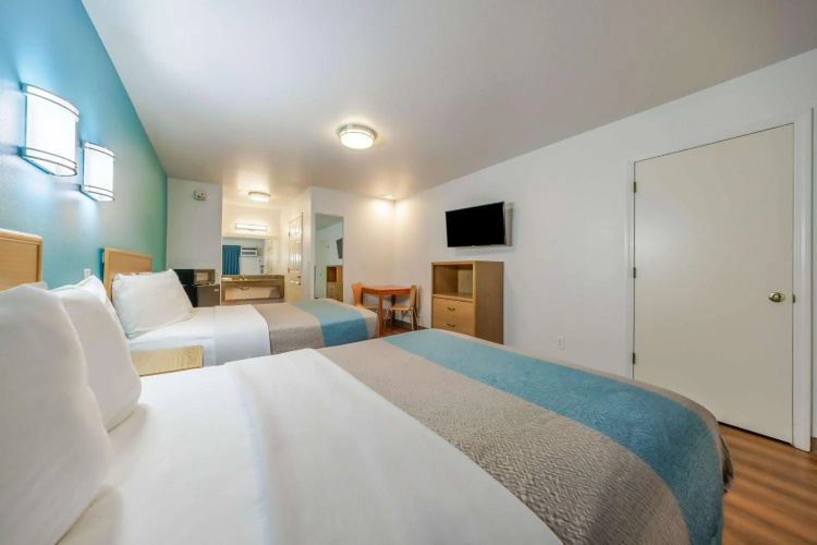Motel 6 Canby, OR