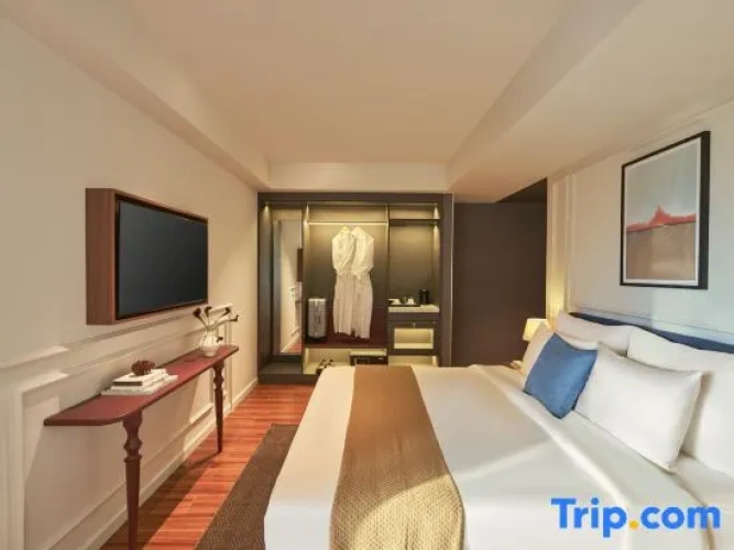 Deluxe Double room with city view