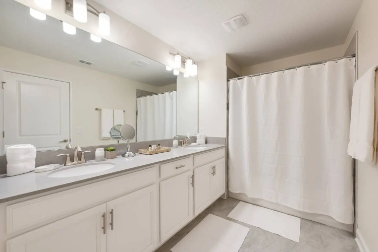 Modern and spacious 5 bed home resort