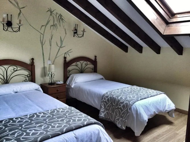 Standard Triple room