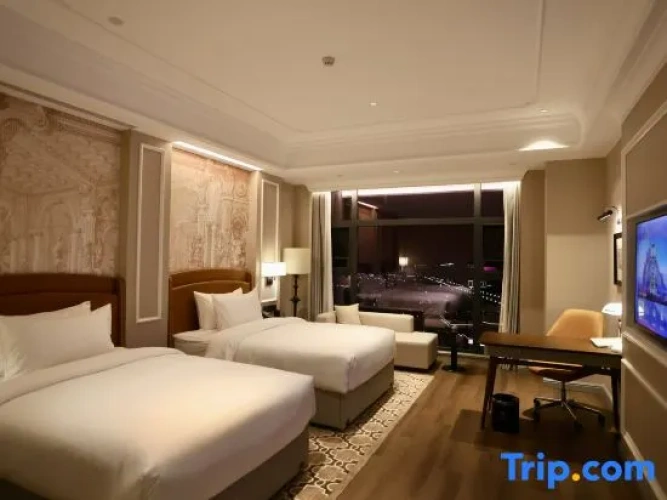 Standard Twin room with city view