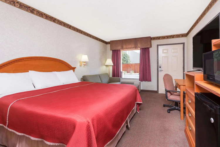Regency Inn & Suites-Hamilton Place