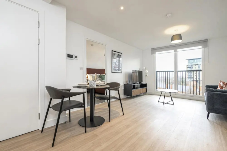 Deluxe Leeds Flat With Views