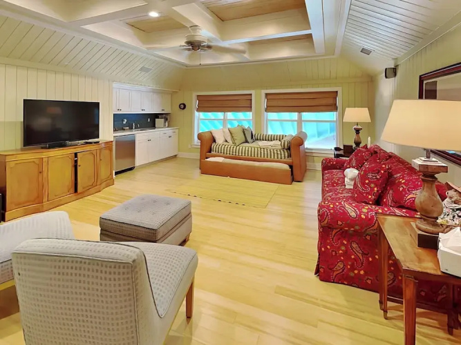 The Beachside Villa by Ryson Vacation Rentals