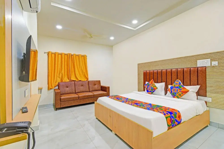 Fabhotel Lexus Grand