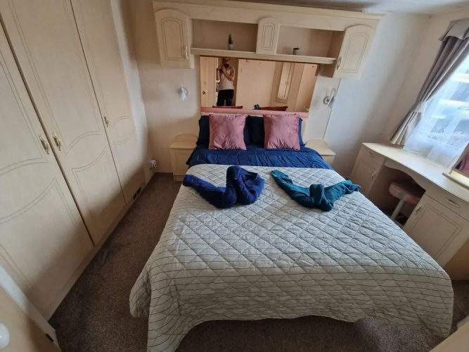 2 Bed Caravan - Sleeps 6 - Pets - Pool - Parking