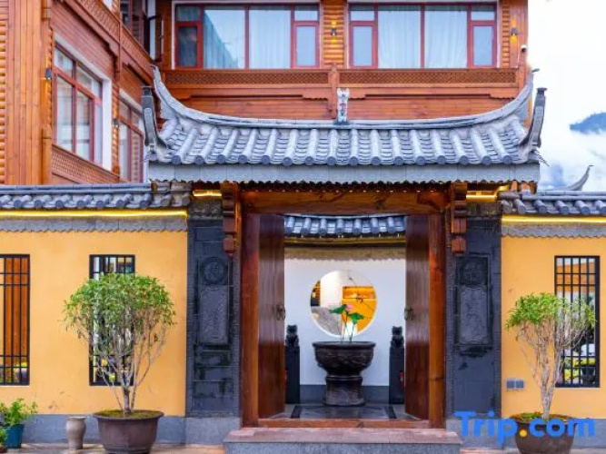 Lugu Lake · Lede Far Mountain Accommodation