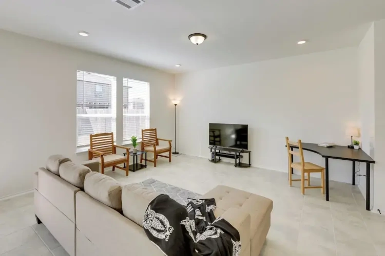 4 Bedrooms Cottage