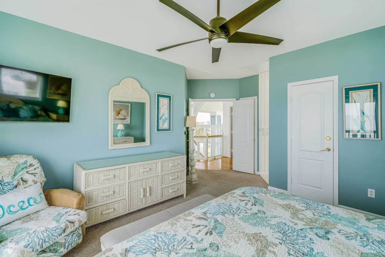 Grand Seaside Escape w/ Direct Beach Access!