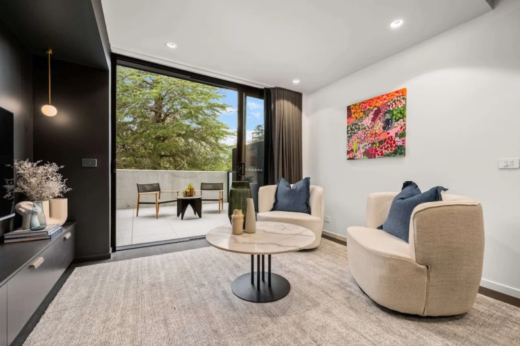 Braddon Studio With Parking & BBQ