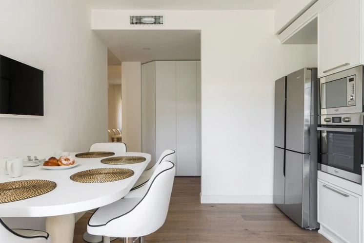 3 Bedrooms Apartment