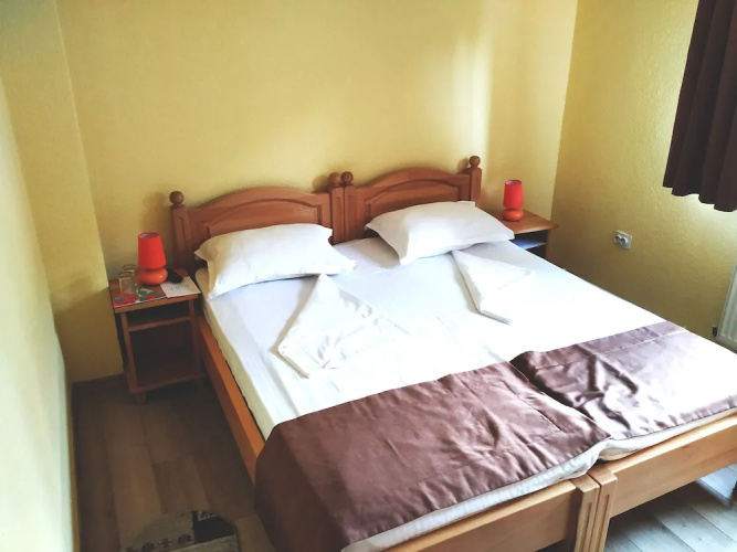Venesis House
