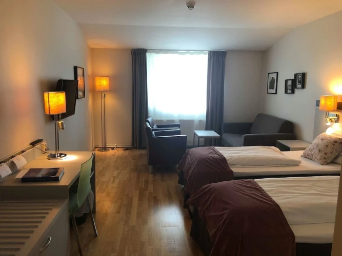 1 Bedroom Standard Quadruple Family room