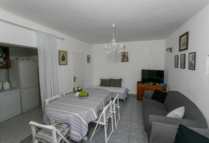 Beachfront House Jovan