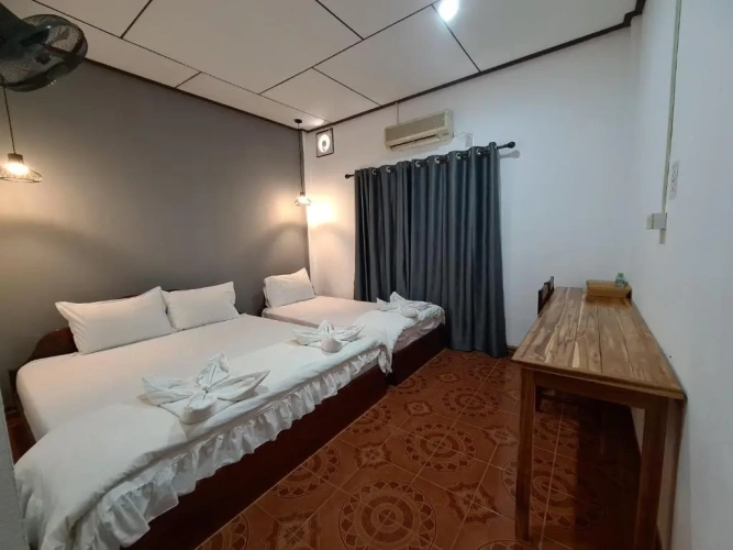 Standard Triple room