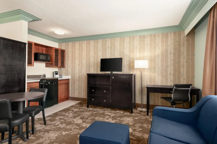 Days Inn & Suites Yellowknife