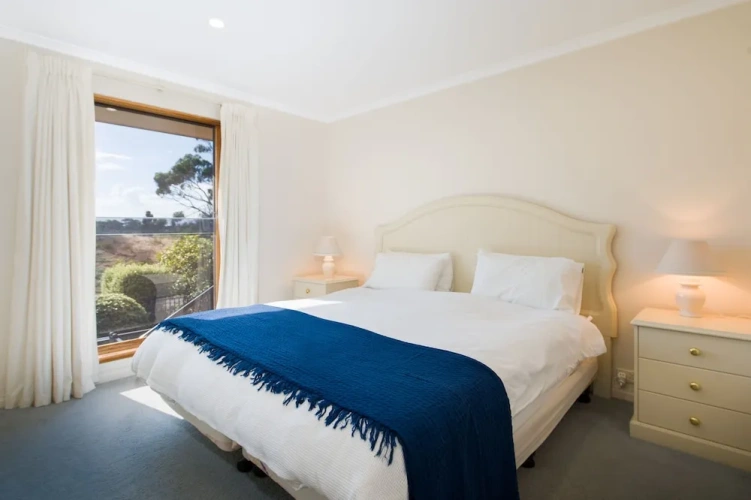 3 Bedrooms Quadruple Cottage with balcony and beachfront