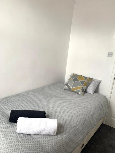 Immaculate 4-Bed House In Blackpool