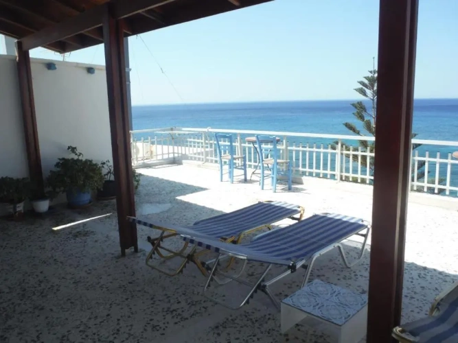 Standard Triple room with sea view