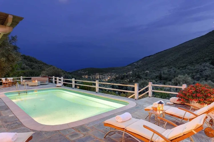 4 Bedrooms Villa