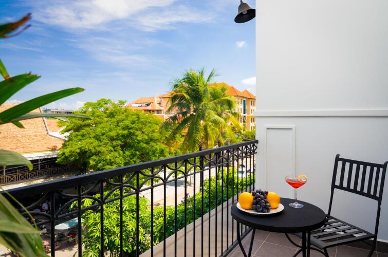 Blanc Smith ResidenceOver view