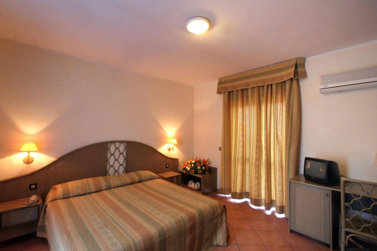Villaggio Porto Rhoca