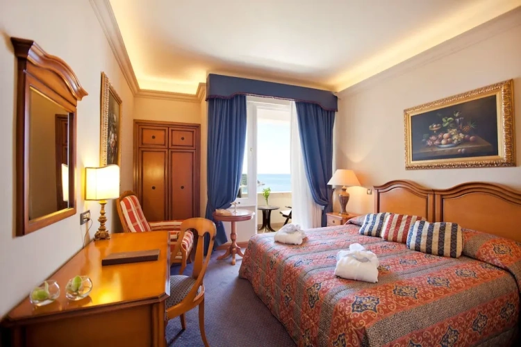 Deluxe Double room with balcony and with sea view