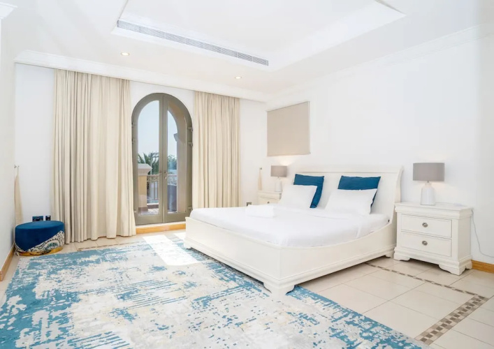 5BR Beach & pool villa in Palm