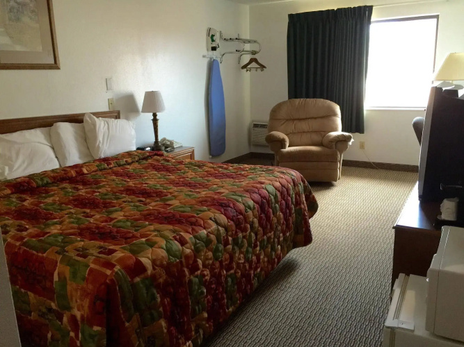 Super 8 by Wyndham Shenandoah