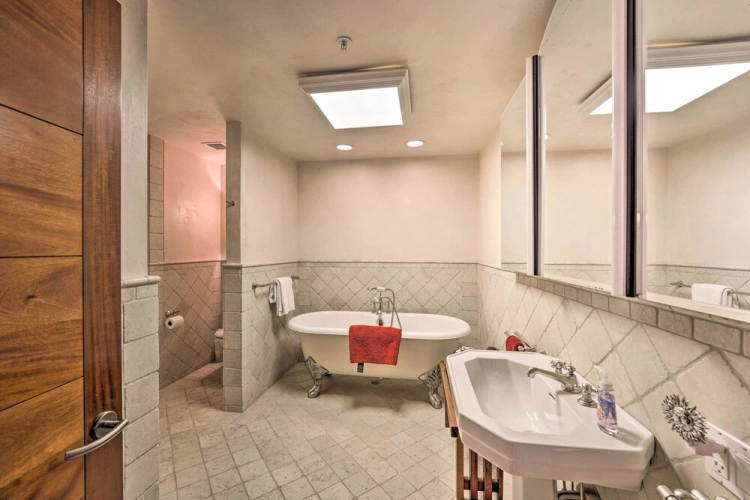 4 Bedrooms Cottage
