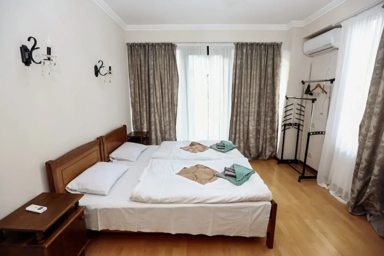3 Bedrooms Apartment