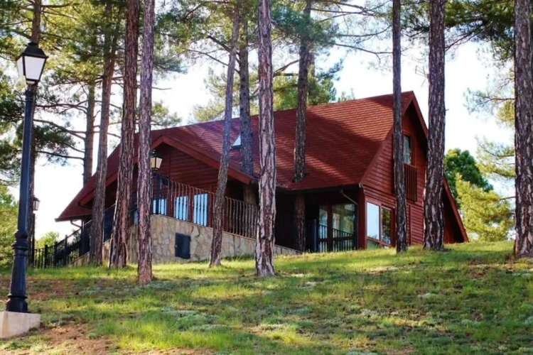 4 Bedrooms Bungalow