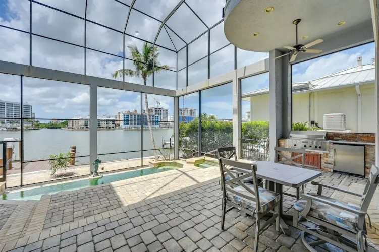 Waterfront Stunner: Effortless Elegance in Naples!